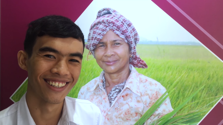 កម្ចីអនាគត អេ អឹម ខេ ផ្ដល់ឱកាស 2 ឱ្យនិស្សិតក្រីក្រក្នុងពេលតែ1