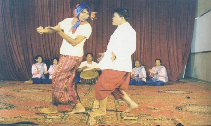 កូនខ្មែរជំនាន់ក្រោយ ស្ទើរតែមិនស្គាល់ « ល្ខោនអាប៉េ » ព្រោះល្បីថាជិតរលត់ហើយ !