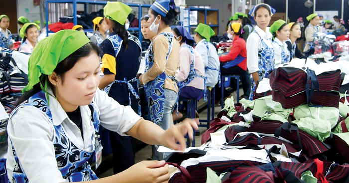 អ្នកវិភាគ​ថា កម្ពុជា​គួរ​ធ្វើ​ពិពិធ​កម្ម​លើ​វិស័យ​ផ្សេងទៀត​ដើម្បី​រក្សា​ស្ថិរភាព​សេដ្ឋកិច្ច​យូរអង្វែង