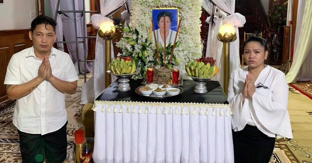 សូម​រំលែក​ទុក្ខក្រៀមក្រំ !! អ្នកនាង យក់ ឋិតរដ្ឋា បាត់បង់ជីដូនជាទីស្រឡាញ់