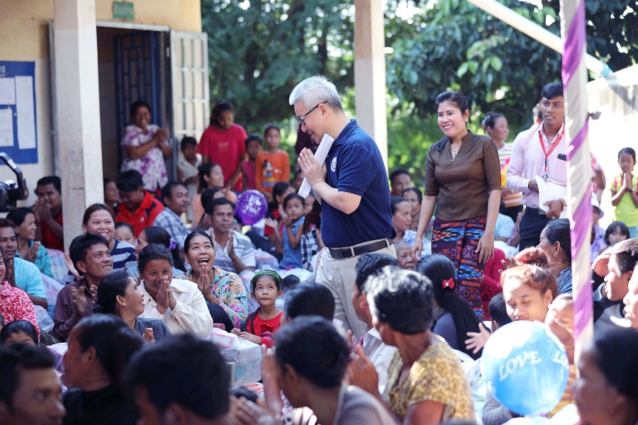 ប្រជាជន​ចំនួន 256គ្រួសារ នៅ​ស្រុក​គៀនស្វាយ ទទួល​អំណោយ​ពី​មូលនិធិ ម៉េង​លី ជេ. គួច