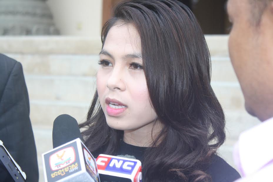 តារាចម្រៀងស្រី វ៉ាន់ នីឡា អំពាវនាវដល់សាលាឧទ្ធរណ៍ជួយបន្ដផ្ដល់យុត្តិធម៌ដល់នាង