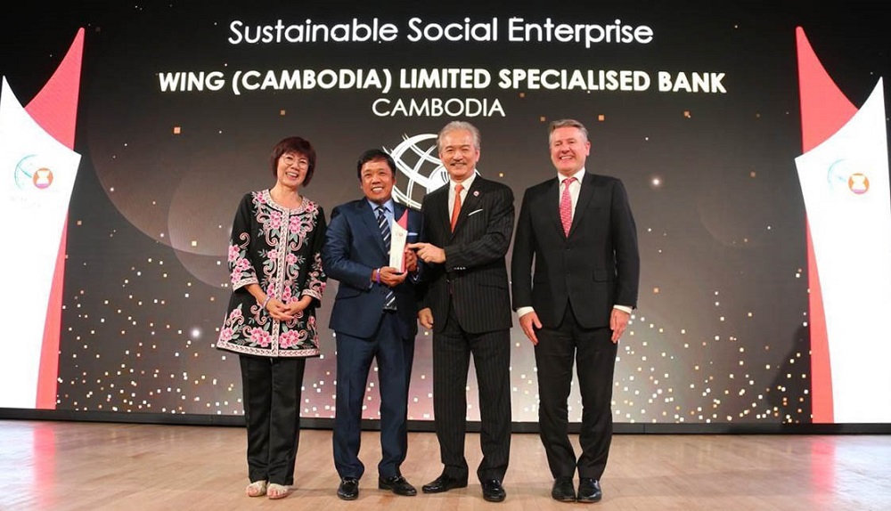 វី​ង បានឈ្នះ​ពានរង្វាន់ “សហគ្រាស​សង្គម ដែលមាន​និរន្ត​ភាព” និង “សហគ្រាស​ខ្នាតតូច​និង​មធ្យម ដែលមាន​ការរីកចម្រើន” នៅក្នុង​កម្មវិធី​ពានរង្វាន់​ធុរកិច្ច​អាស៊ាន ប្រចាំឆ្នាំ 2018