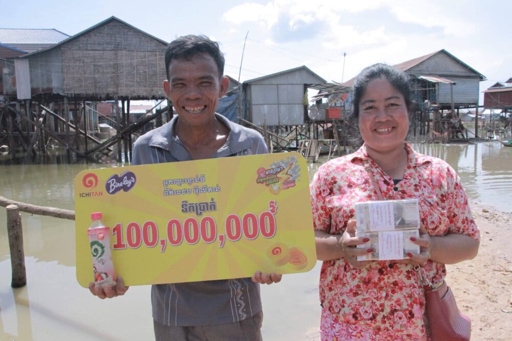 ទឹកប្រាក់ ១០០លាន​រៀល ពី​អ៊ី​ឈី​តាន់ បាន​បន្ត​ធ្លាក់​ដល់ដៃ​ស្ត្រី​ម្នាក់​ទៀតហើយ​នៅ​ក្រុង​សៀមរាប