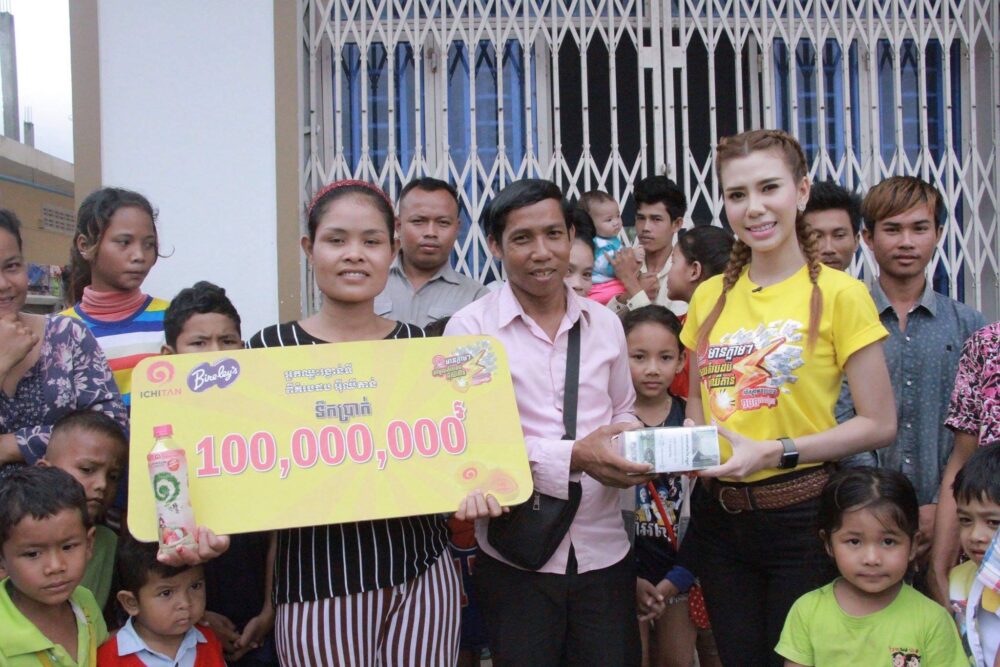 ទឹកប្រាក់ ១០០លានរៀល ពី អ៊ីឈីតាន់ បានបន្តធ្លាក់ដល់ដៃបុរសអ្នករត់ម៉ូតូកង់3ម្នាក់ទៀតហើយ នៅខណ្ឌពោធិ៍សែនជ័យ