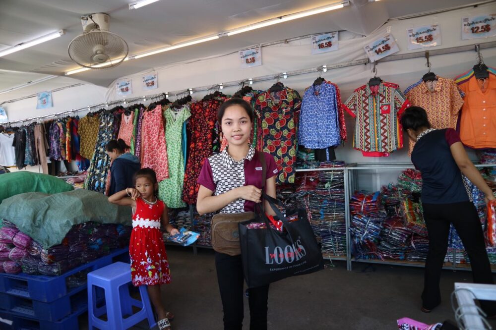 ប្រូម៉ូសិនពិសេសលក់បញ្ចុះតម្លៃសម្លៀកបំពាក់ម៉ាក LOOKSWOMEN បានមកដល់ហើយ!