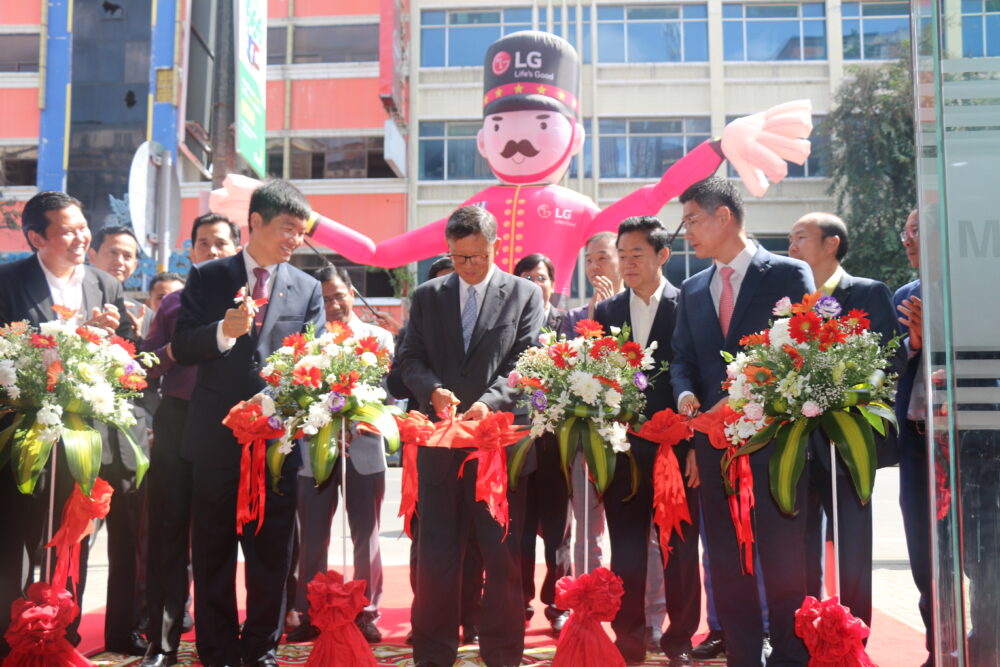 ហាង​ទំនើប LG Premium BrandShop បើកសម្ពោធ​ជា​ផ្លូវការ​ដំបូង​គេ​បង្អស់​នៅ​ប្រទេស​កម្ពុជា