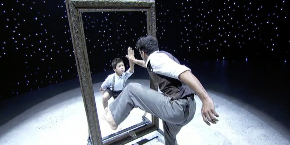 អស្ចារ្យខ្លាំងណាស់ !! ក្មេងប្រុសម្នាក់ បញ្ចេញសមត្ថភាពសម្ដែងក្បាច់រាំឆ្លុះកញ្ចក់ មិនទាក់សូម្បីបន្ដិច