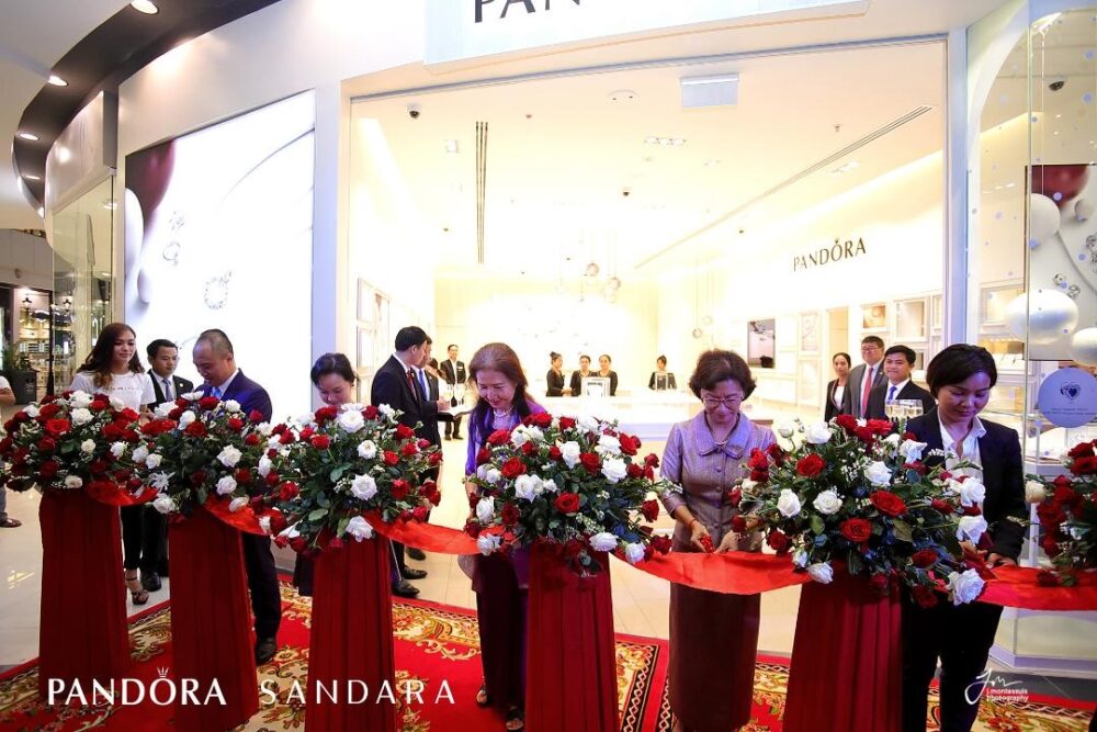 បើកសម្ពោធសាខាទី5 របស់គ្រឿងអលង្ការម៉ាក PANDORA និងនាឡិកាដៃម៉ាក BERING នៅផ្សារទំនើប អ៊ីអន ម៉ល សែនសុខ