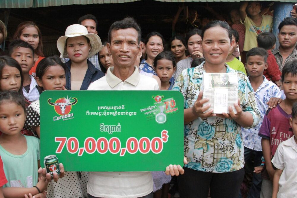 ស្ត្រី​កសិករ​ម្នាក់​នៅ​ខេត្តកំពត មានសំណាង​បានឈ្នះ​រង្វាន់ 70លាន​រៀល​ពី​ខា​រ៉ា​បាវ