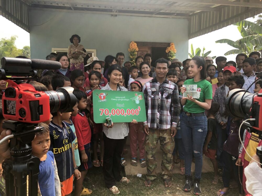 បុរស​ជា​កសិករ​ម្នាក់​ទៀតហើយ នៅ​ខេត្តពោធិ៍សាត់ មានសំណាង​បានឈ្នះ​រង្វាន់ 70លាន​រៀល​ពី​ខា​រ៉ា​បាវ