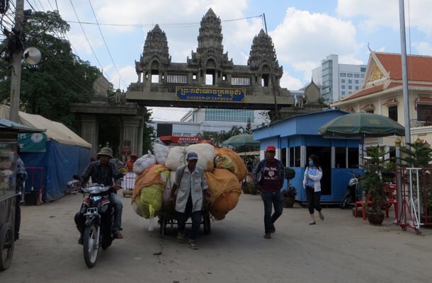 បន្តិចទៀតនឹងមានតែគយ និងមន្រ្តីអន្តោប្រវេសន៍ប៉ុណ្ណោះនៅច្រកព្រំដែន ក្រៅពីនោះរដ្ឋាភិបាលនឹងដកចេញទាំងអស់