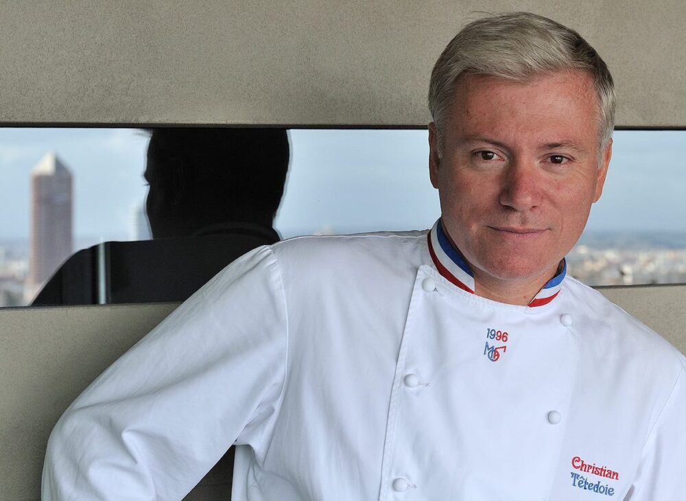 ភោជនីយដ្ឋាន​តូ​ប៉ា​ហ្ស​ធ្វើការ​ស្វាគមន៍​មេ​ចុងភៅ​លំដាប់​ផ្កាយ​មួយ លោក CHRISTIAN TÊTEDOIE