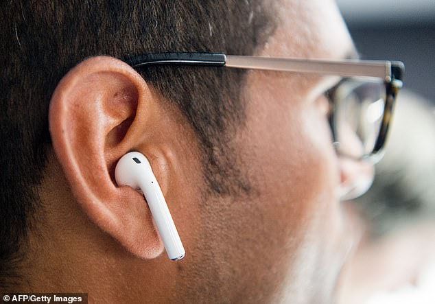 ​ចប់​បាត់! ក្រៅ​ពី​កាស AirPods ​​ស្ដាប់​កាស​​ Wireless ផ្សេងក៏​កើត​ជំងឺ​មហារីក​ដែរ