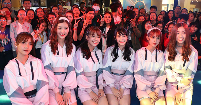 ក្រុម​ចម្រៀង​ស្រី​ថៃ​ ​BNK48​ ​ធ្វើ​ឱ្យ​កក្រើក​ហ្វេ​នក​ម្ពុ​ជា​ជាលើកដំបូង​ ​