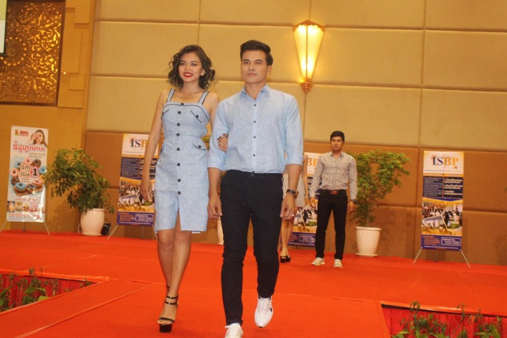 ក្រុមបង្ហាញម៉ូដ TOP TEN Models បោះជំហ៊ាននាំមុខក្នុងកម្មវិធីធំៗលំដាប់VIP