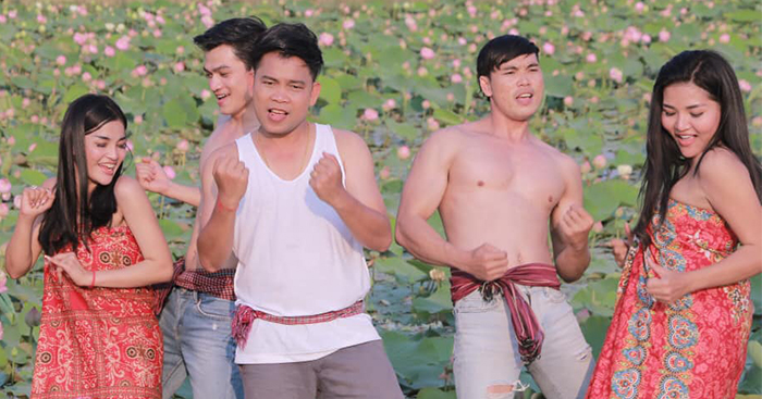 អ៊ឹម​ ​ជីវ៉ា​ ​បកស្រាយ​ក្រោយ​ផ្ទុះ​មតិ​រិះគន់​រឿង​ស្លៀក​សា​រ៉ុ​ងរាំ​នៅ​ត្រពាំង​ឈូក​