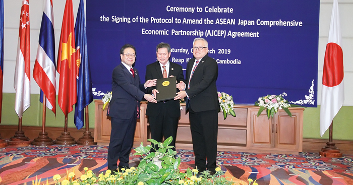 អាស៊ាន​ និង​ជប៉ុន​ ចុះហត្ថលេខា​លើ​ពិធីសារ​ទី1​ ធ្វើ​វិសោធនកម្ម​កិច្ច​ព្រមព្រៀង​ភាពជា​ដៃគូ​សេដ្ឋកិច្ច​ទូលំទូលាយ​ (AJCEP​)