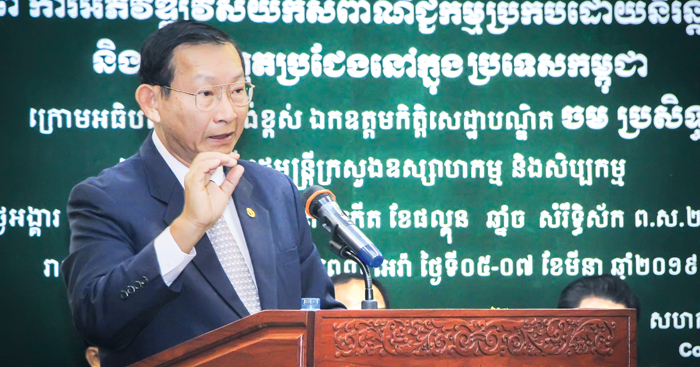 ថ្ងៃបុណ្យ​ និង​ថ្ងៃឈប់​សម្រាក​សាធារណៈ​អាច​នឹង​ត្រូវ​បាន​កាត់បន្ថយ​ដើម្បី​បង្កើន​ភាព​ប្រកួតប្រជែង​ និង​ផលិតភាព​