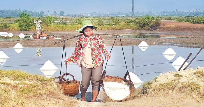 រដ្ឋមន្ត្រី​ឧស្សាហកម្ម​កោះ​ប្រជុំ​សហគមន៍​ផលិត​អំបិល​កំពត​-កែប​នៅ​ថ្ងៃនេះ​ទាក់ទង​នឹង​ការ​ស្នើសុំ​រំលាយ​សហគមន៍​