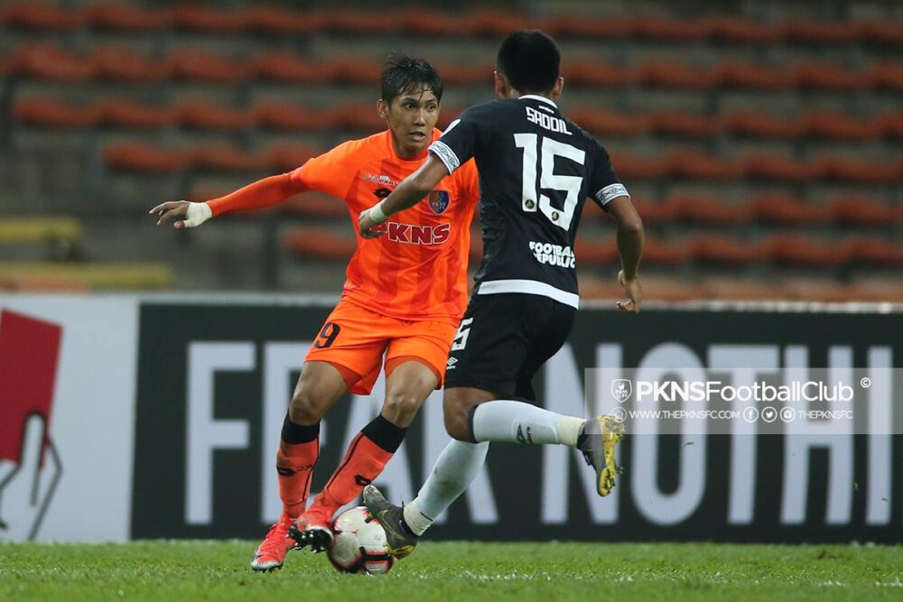 ចាន់​ វឌ្ឍនា​កា​ រក​ឃើញ​គ្រាប់​បាល់​ទី3​ នៅ​លី​កកំពូល​ម៉ាឡេស៊ី​ហើយ​ ក្រោយពី​ស៊ុត​បញ្ចូល​ទី​ក្រុម​ចាស់​របស់​គេ​ Pahang​ FA​