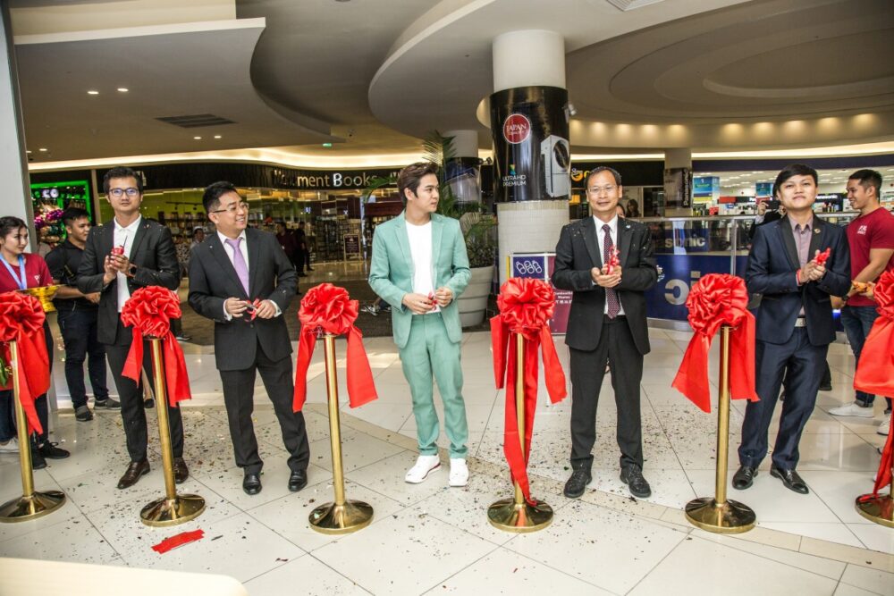 រញ្ចួយអ៊ីអនម៉លដោយសារតែការហ្សូមរបស់ Huawei P30 សេរ៊ី និងលោក នីកូ!