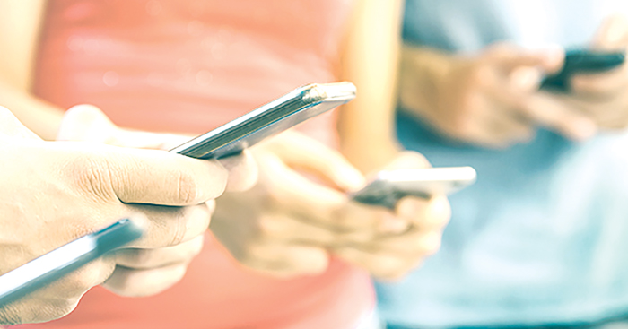 យុវជន​អាមេរិក​ចំណាយពេល​ជួប​មុខ​មិត្តភក្តិ​ដោយផ្ទាល់​កាន់តែ​តិច​ទៅ ដែល​បង្ហាញ​ពីស​ញ្ញាណ​គួរឱ្យ​ព្រួយបារម្ភ