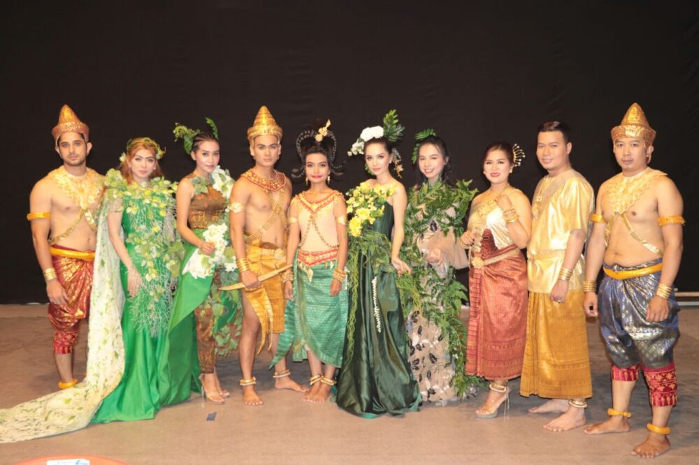 គ្រួសារតារាកម្ពុជាកាន់តែធ្វើឱ្យកក្រើកខណៈបង្ហាញឈុតបុរាណនិងឈុតធម្មជាតិយ៉ាងប្រណីត