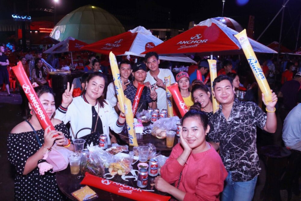 ការ​ប្រគំតន្ត្រី​យក្ស​នៃ​កម្មវិធី​កីឡាបាល់ទះ​ឆ្នេរខ្សាច់​អន្តរជាតិ​ ស្រា​បៀរ​អាន់​ឆ័​រលើ​កទីពីរ​បាន​មកដល់​ក្រុង​ប៉ោយប៉ែត​ហើយ​