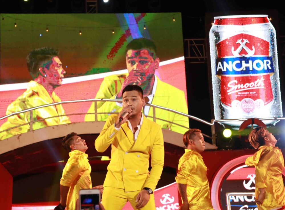 ការ​ប្រគំតន្ត្រី​កាន់តែ​ធំអស្ចារ្យ​ និង​ប្លែក​ចំណី​ចក្ខុ​នៅ​យប់​ចុងក្រោយ​នៃ​ពិធីបុណ្យ​ចូលឆ្នាំ​ខ្មែរ​