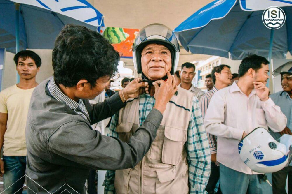 ក្រុមហ៊ុន ISI STEEL និង COMZONE ជួយជំរុញឱ្យពលរដ្ឋច្រើនលាននាក់ទទួលយកផ្នត់គំនិតបើកបរដោយសុវត្ថិភាព