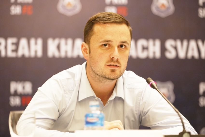 គ្រូបង្គោល​ ព្រះ​ខ័ន​រាជ​ស្វាយរៀង​៖…មិនទាន់​ដល់ពេល​គិត​ពី​រឿងលើក​ពាន​នៅឡើយ