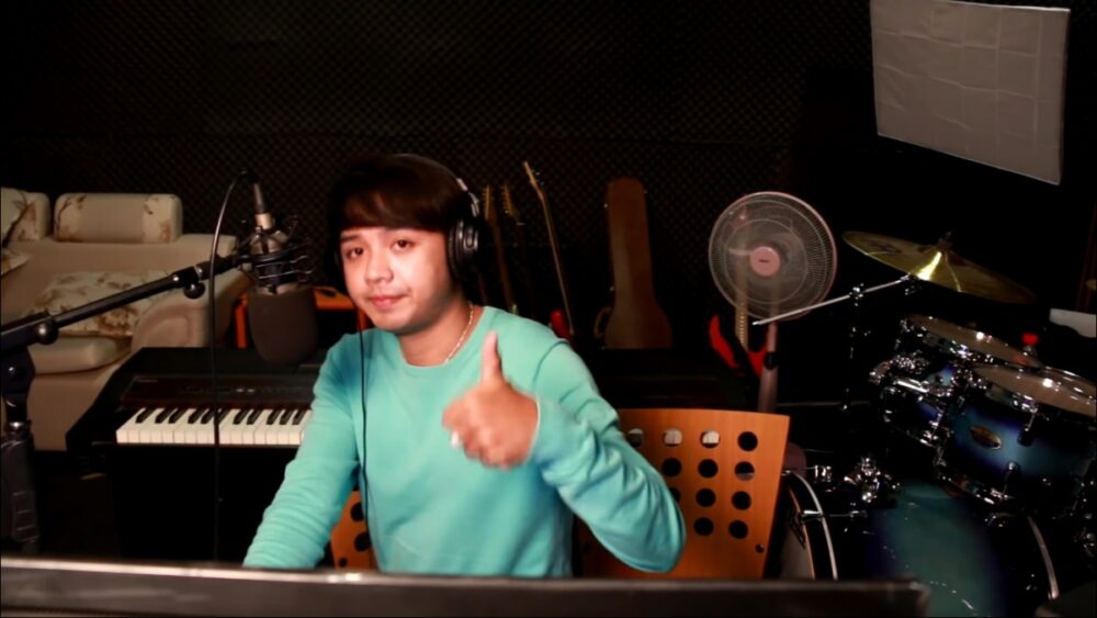 ប្លែក​អារម្មណ៍​ ​!​!​ ​ដួង​ ​វិរៈ​សិទ្ធ​ ​ច្រៀង​បទ​ ​ខេមរៈ​ ​សិរីមន្ដ​ ​ត្រូវ​អ្នកលេង​បណ្ដាញ​សង្គម​ពោល​សរសើរ​ពីរោះ​ខ្លាំង​