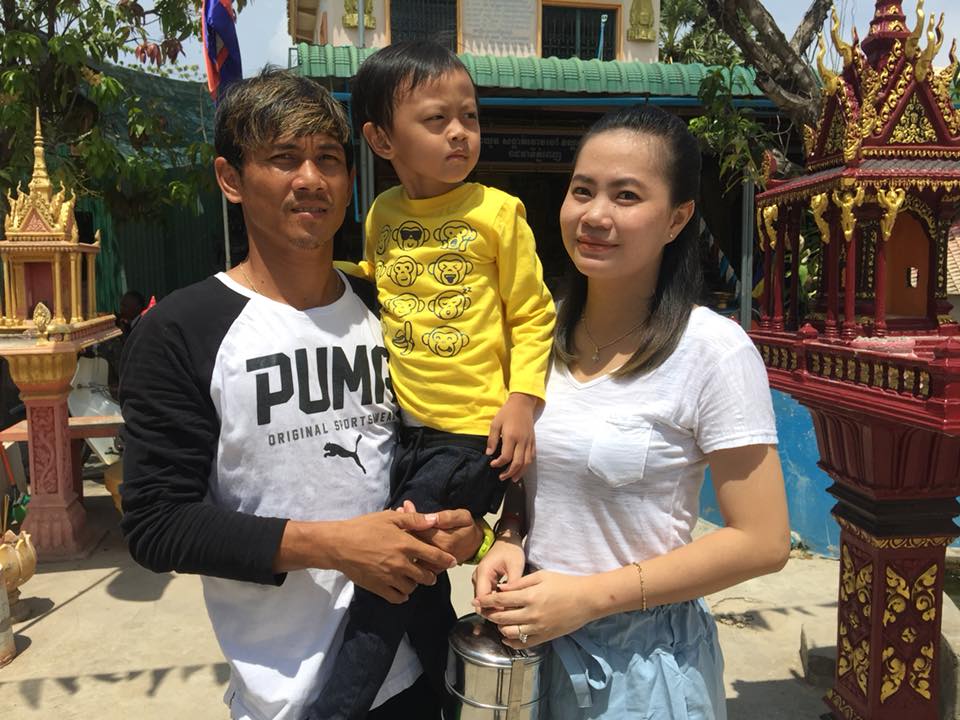 ខ្លោចចិត្ត! ពេលដឹងពីអត្ថន័យពាក្យដែលប៉ាក់នៅលើស្បែកជើង គួច សុគុម្ភៈ