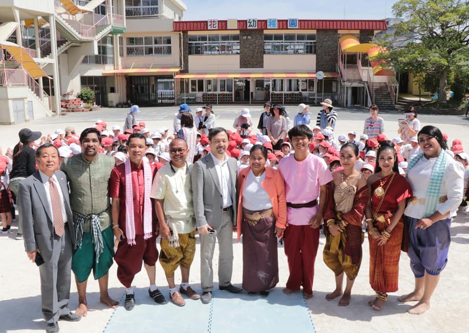 សិល្បករខ្មែរមួយក្រុមនេះ បង្ហាញទម្រង់របាំបុរាណខ្មែរ និងសំលៀកបំពាក់ខ្មែរលើទឹកដីជប៉ុន