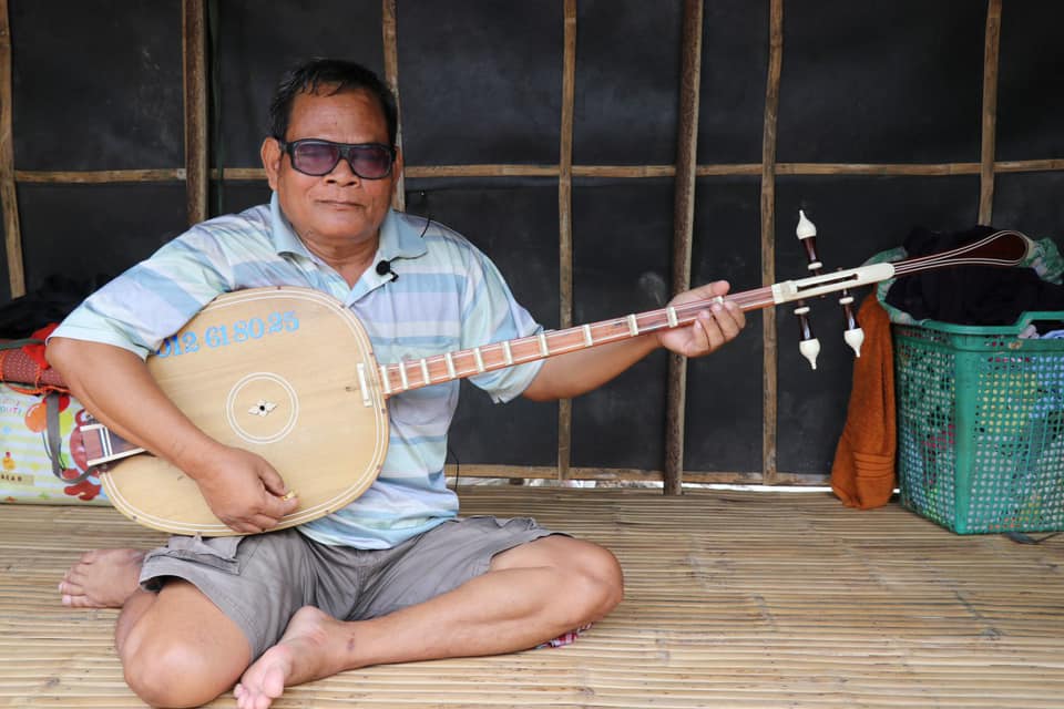 តោះ​ស៊ែ​រ​!​!​ ​រក​ឃើញ​មរតក​រស់​តស៊ូ​អភិរក្ស​ចាប៉ី​ដង​វែង​យ៉ាង​លំបាកលំបិន​