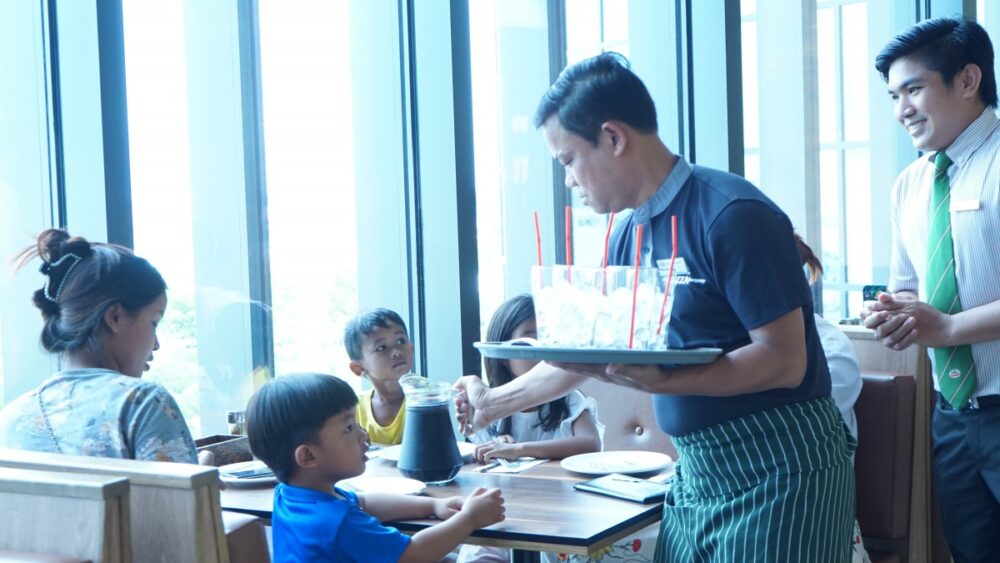 ពី​ថ្នាក់ដឹកនាំ​ ​មក​ជា​អ្នក​រត់​តុ​