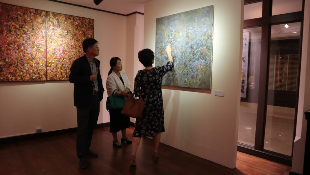 ពិធីតាំងពិព័រណ៍រូបគំនូរស្នាដៃកូនខ្មែរ នៅក្នុងសណ្ឋាគារ សូហ្វីតែល ភ្នំពេញ ភូគីត្រា