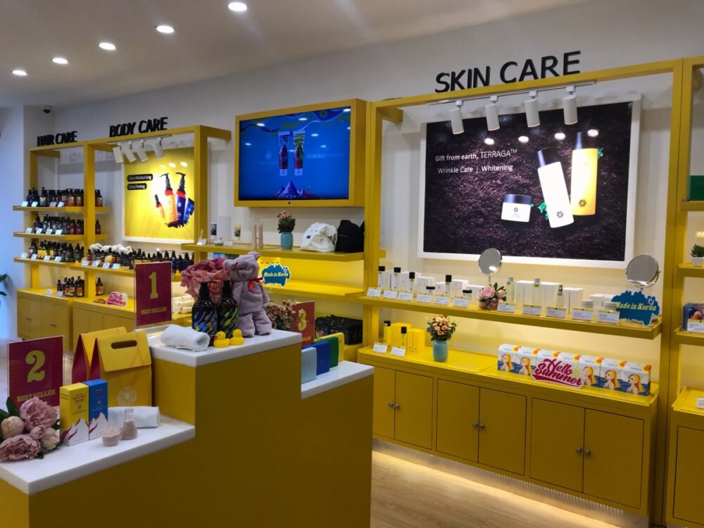 ផលិតផលគ្រឿងសម្អាងធម្មជាតិ “Think Nature” បើកសម្ពោធហាងថ្មីនៅផ្សារទំនើប Midtown