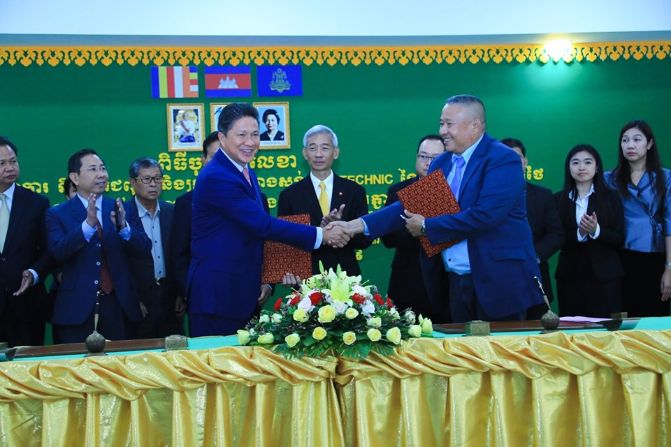 កម្ពុជា​-​ថៃ​ ​ចុះ​កិច្ច​ព្រមព្រៀង​លើ​គម្រោង​សាងសង់​ច្រក​ទ្វារ​អន្តរជាតិ​ស្ទឹង​បត់​ ​និង​ផ្លូវ​តភ្ជាប់​ទៅ​ផ្លូវជាតិ​លេខ5​