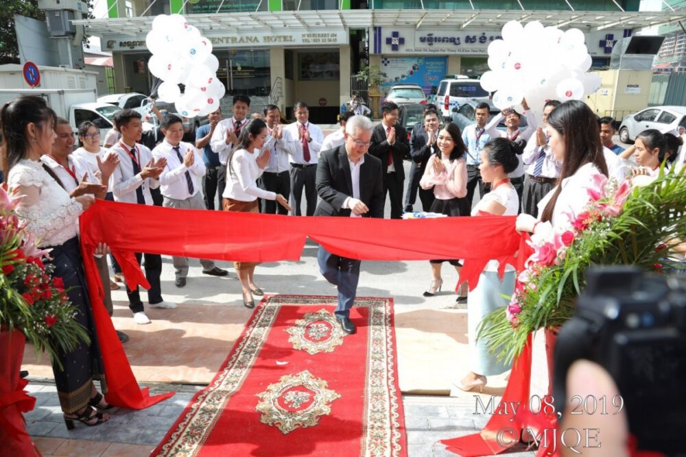 មជ្ឈមណ្ឌលភាសា អេ អាយ អាយ និងសាលារៀន អន្តរទ្វីប  អាមេរិកាំង ប្រារព្ធពិធីសន្និសីទសារព័ត៌មានស្តីពីការពង្រីកសាខាថ្មីនៅតំបន់ផ្សារថ្មី