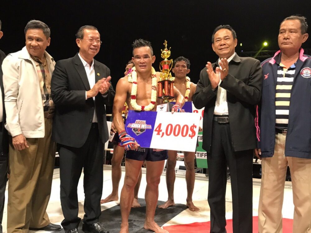 ម៉ន​ ​សា​ម៉េ​ត​ ​ទទួល​តំណែង​ជាគូ​ឯក​លើ​សង្វៀន​ធំជាង​គេ​នៅ​មីយ៉ាន់ម៉ា​