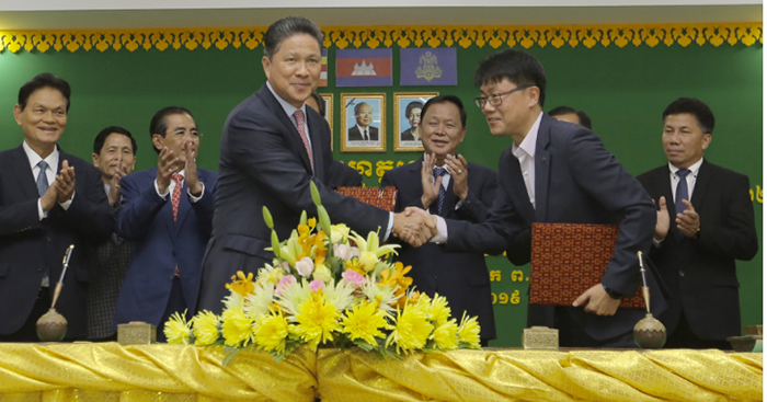 កម្ពុជា-កូរ៉េ ចុះកិច្ចសន្យាសាងសង់ពង្រីកផ្លូវជាតិលេខ2 និងលេខ22