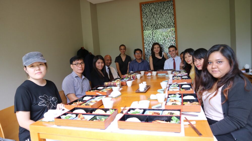 ជំនួប​ទទួលទាន​អាហារ​ពេលថ្ងៃត្រង់​ជុំគ្នា​ជាមួយ​អ្នកសារព័ត៌មាន​ ​និង​អ្នកតំណាង​របស់​ ​Accor​ ​Hotel​ ​&​ ​Resort​