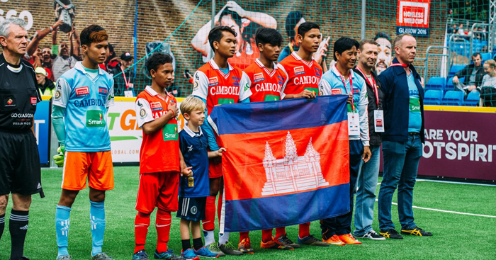 កីឡាករ៨នាក់ របស់កម្ពុជា ចូលរួមប្រកួតពានរង្វាន់ Homless World Cup នៅអង់គ្លេស