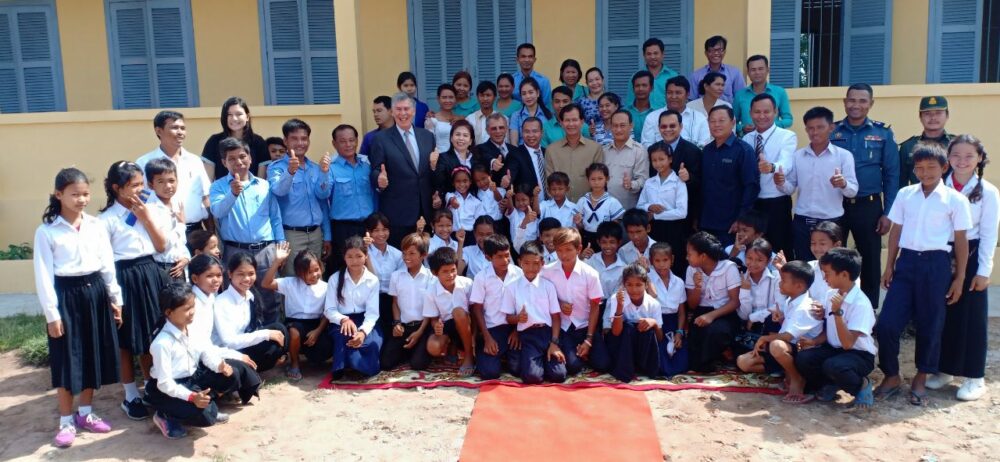 សិស្ស​នៅ​តំបន់​ដាច់ស្រយាល​ក្នុង​ខេត្ត​ឧត្តរមានជ័យ​ ​បាន​ឱកាស​អប់រំ​តាមរយៈ​អគារ​ដែល​ផ្តល់​ដោយ​មូលនិធិ​អេ​ស៊ី​លីដា​-​ចារ​ឌីន​សម្រាប់​ការអប់រំ​ ​