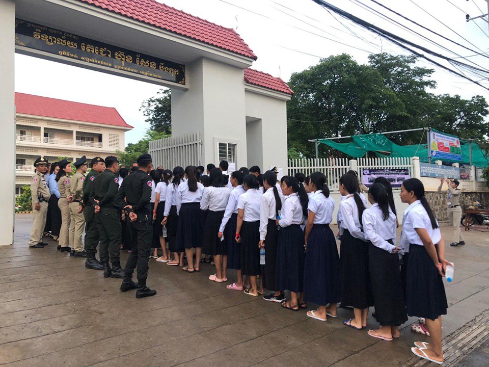 ថ្ងៃនេះបេក្ខជនអវត្តកើនឡើងប្រមាណ 100នាក់ ខណៈបេក្ខជនជិត60 នាក់មានបញ្ហាសុខភាព