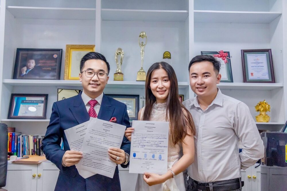 ក្រុមហ៊ុន​ ​Luxury​ ​Smile​ ​Beauty​ ​Group​ ​(​Cambodia​)​ ​ផ្តល់​សិទ្ធិ​ដល់​ក្រុមហ៊ុន​ក្នុង​ស្រុក​នាំចូល​ផលិតផល​រក្សា​សម្រស់​ដើម្បី​បង្កើន​សក្តា​នុ​ពល​កាន់តែ​ខ្លាំង​ក្នុង​ទីផ្សារ​កម្ពុជា​ ​