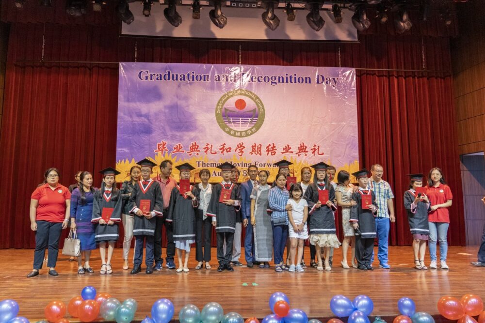 សិស្សជាង 200នាក់ទទួលសញ្ញាបត្រ និងបណ្ណសរសើរពីសាលារៀនអន្តរជាតិ ចុង ហ័រ