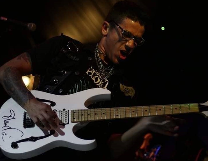 ស្តេច​ហ្គីតា​ដ៏​ល្បីល្បាញ​ទូទាំង​ពិភពលោក​នឹង​អញ្ជើញ​មក​សម្តែង​នៅ​ហាង​ ​Hard​ ​Rock​ ​Café​